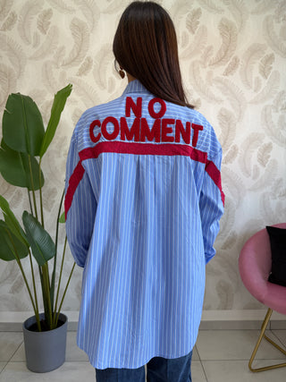 Camicia a righe scritta sul retro